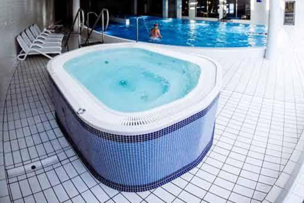 Premium Apartment For Old Town & Jewish Quarter - Balcony Plus Pool Onsite Краков Экстерьер фото